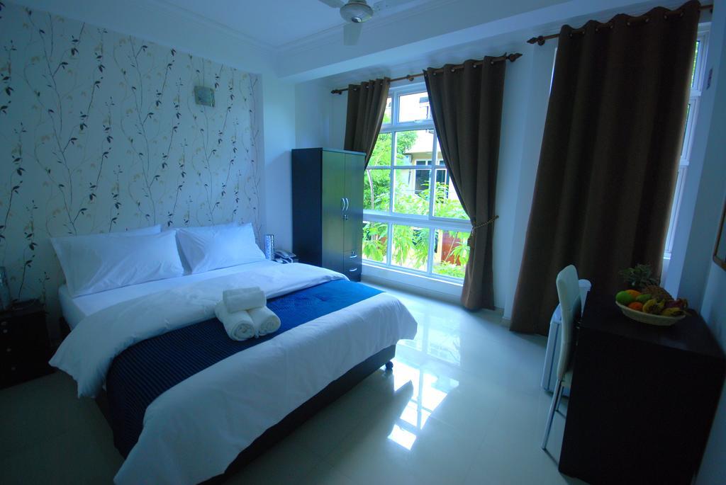 Crown Reef Maldives Hotell Malé Exteriör bild